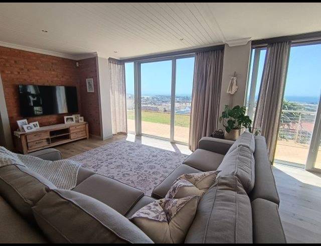 4 BEDROOM HOUSE FOR SALE IN HARTENBOS HEUWELS
